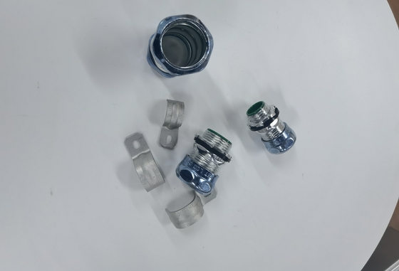 China O tampão azul EMT Conduit Fittings Steel zinca chapeou 1/2” a 4&quot; com anel apertado líquido fornecedor
